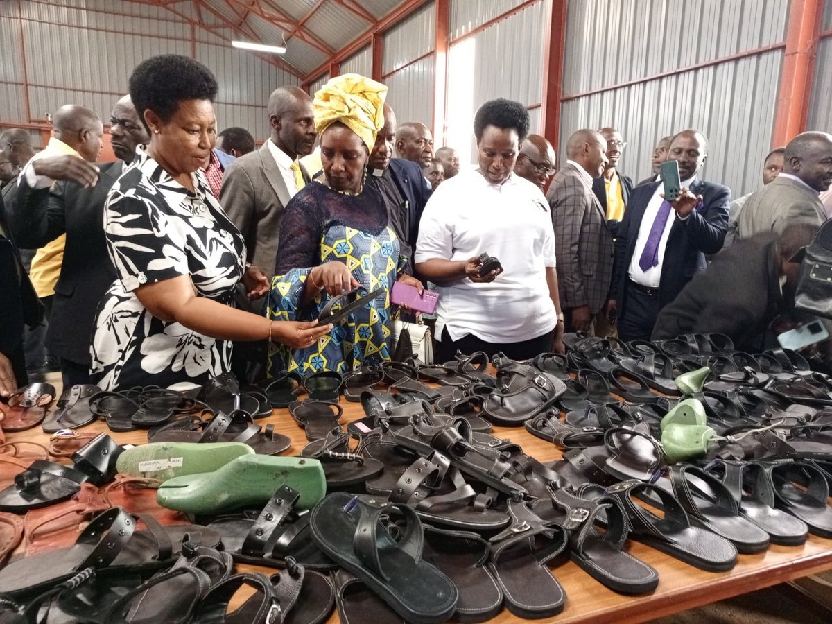 Humbled and honored to have been a guest of honor at the skills graduation event hosted at the State House Industrial Hub, Mbarara. This initiative by the president @KagutaMuseveni reaffirms the value of lifelong learning and the power of skill development in shaping our future.