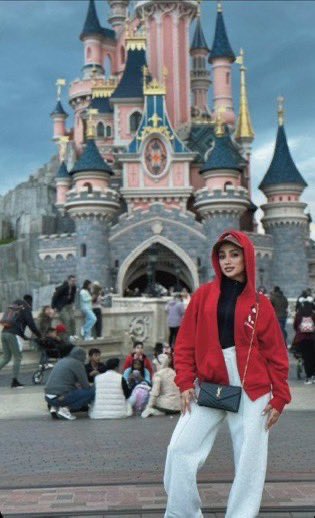 My girl in Disneyland 🏯🤍✨
#نيلوه