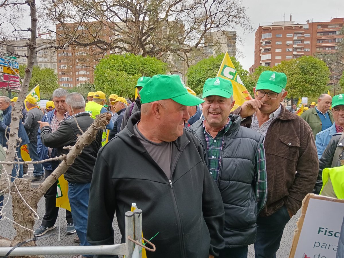 #Avance ✊🍇 'Defender el campo es defender nuestra herencia, cultura y vida...Hoy en #Murcia porque la #sequía no da tregua y es tiempo de acciones concretas. 💧🚜 @AsajaNacional @La_COAG @COAGMurcia @ASAJAMURCIA