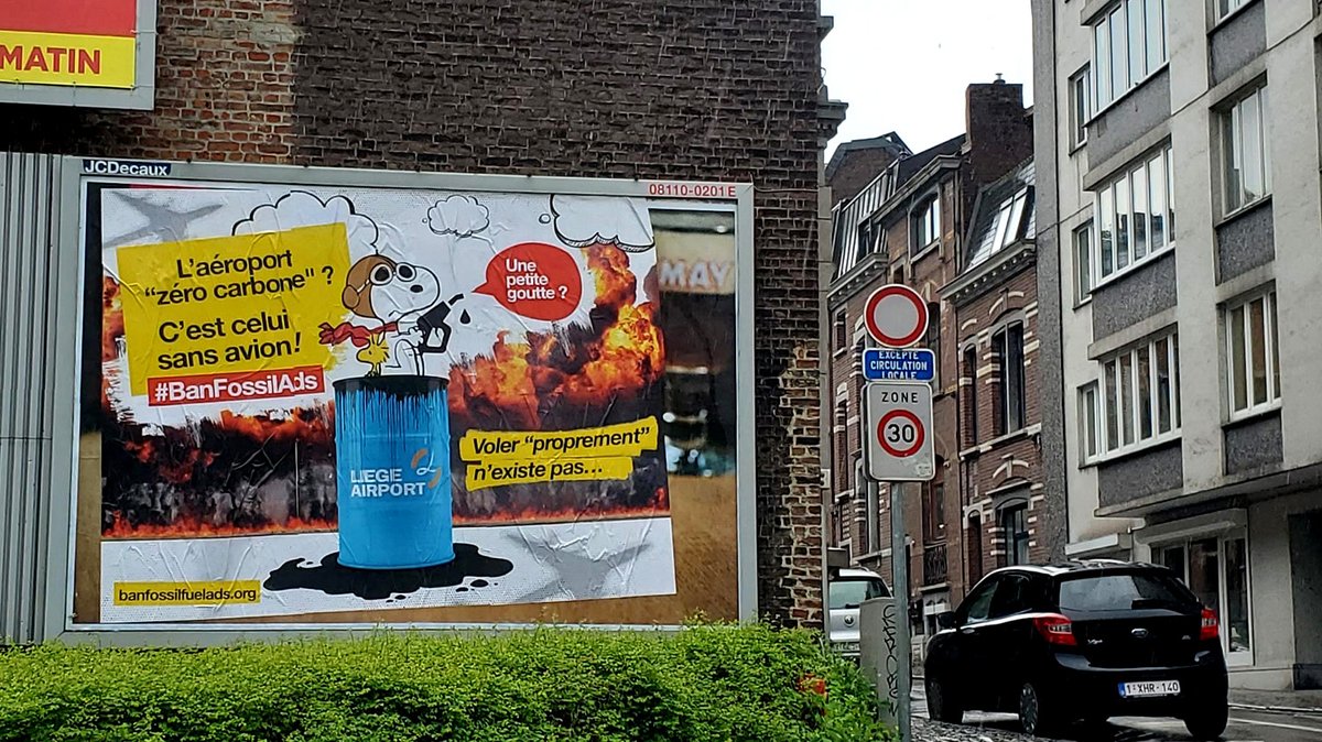 Belgian subvertisers install anti-greenwash artwork: ‘The “zero carbon airport?” It’s the one without planes!’
It’s time to ban greenwash advertising from airports and airlines.

@LiegeSansPub @SubvertisersInt #BanFossilAds #StayGrounded #Greenwashing #Aviation #ActionWeek2024