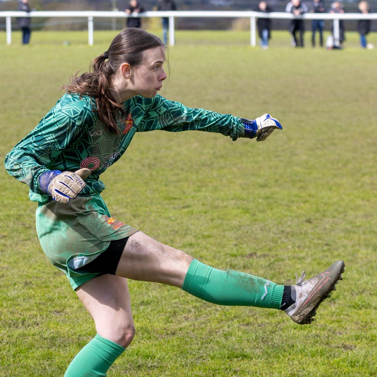 Another dozen or so highlights' pictures from @LeedsModsWomen v @TheRail_Ladies added this morning. Follow the link to full set: amazon.co.uk/photos/share/1… #hergametoo , @WRCWFL , @_WRGFL , @WestRidingFA