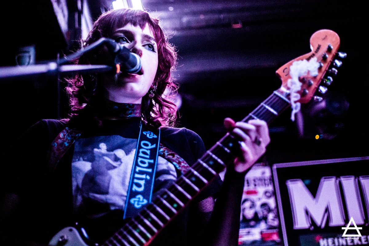 In Photos: Sprints live at @MikethePies in Kerry with support from Adore. Photos by Ian Davies thethinair.net/2024/04/in-pho…