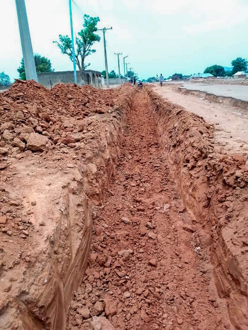 Munya LG benefits from Governor Umaru Bago’s construction of 556km of roads across the state. 

The ongoing construction of Munya township roads. Munya LG, like other local governments, will get 5km of roads each from the 556km across the state. 

#NewNiger.