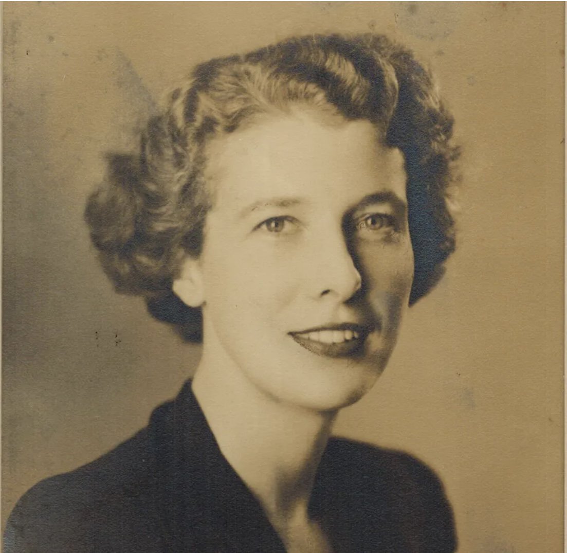 #OverlookedWomen Florence Bell b. 1 May 1913. Crystallographer who aided the discovery of DNA structure by showing that it had a regular, ordered structure. With Astbury she described it in a 1938 @Nature paper as a “pile of pennies”. Image attribution Chris Sawyer