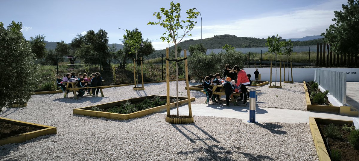 🟩 #EspaciosCADA Ya está disponible el nuevo espacio totalmente accesible en el recinto 1 del Sitio de los #DólmenesdeAntequera @CulturaAND 👉Área destinada al descanso y picnic tras la visita a nuestros monumentos. 📷 CADA / Carmen Navas