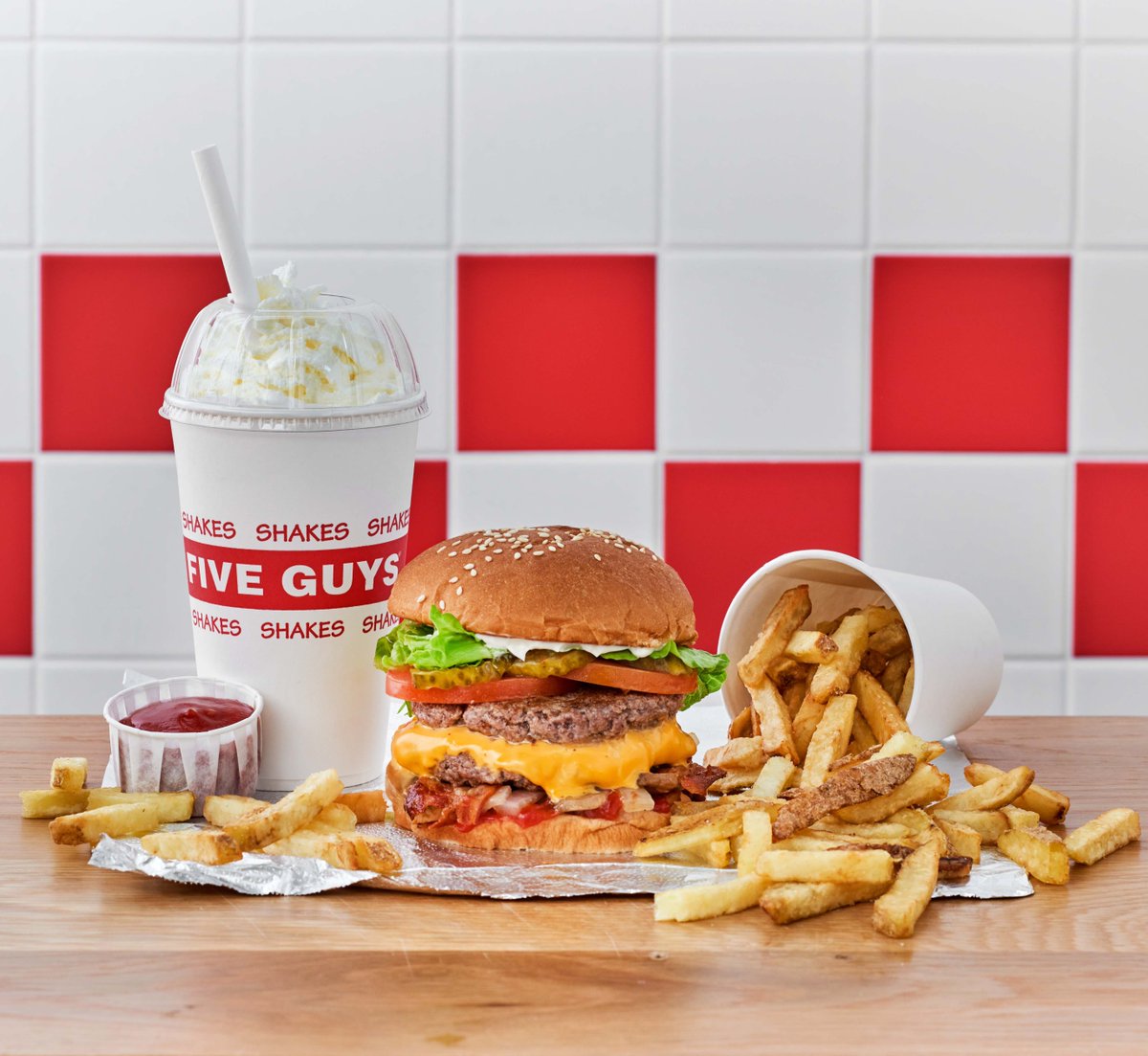 🍔 FIVE GUYS IS NOW OPEN AT TRINITY LEEDS 🍔 If you love succulent burgers, thickkkk milkshakes, crispy fries and FREE burger toppings, you'll love @FiveGuysUK! 🤤 To celebrate them opening, we're giving away a £50 gift card over on our Facebook, go and check it out. 📲