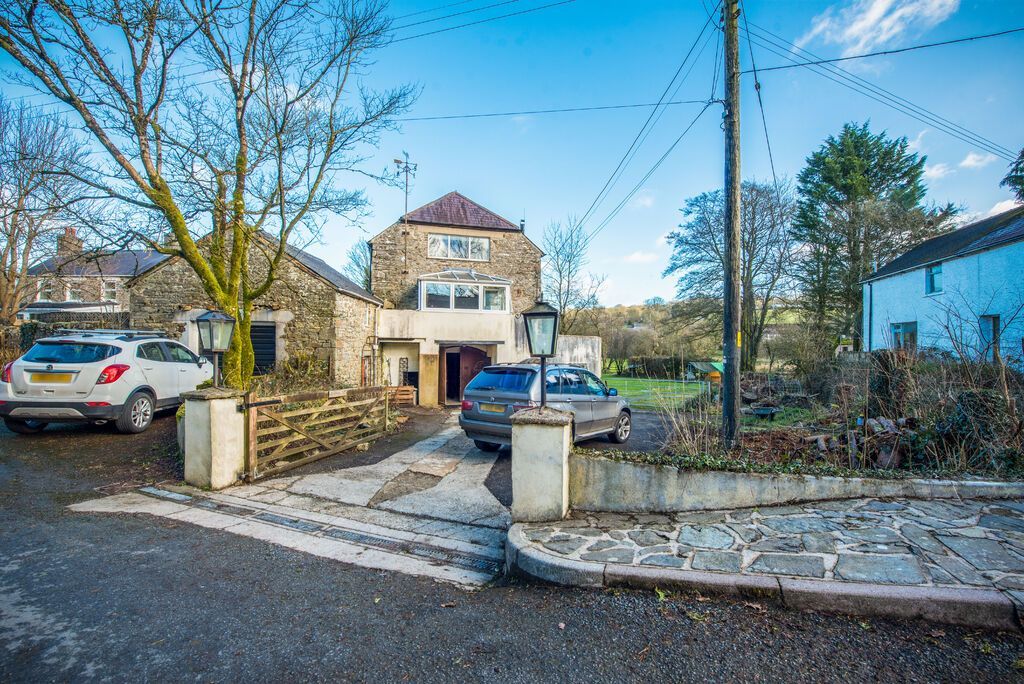 This 3-bedroom Mill in Rhydowen awaits its next custodian. With lush gardens, stable block, and eco-credentials, priced at £525,000. 📜🏡

Ready to make it yours? Reach out!

buff.ly/3ud9aS1

#FineAndCountry #FineAndCountryWestWales #NigelSalmon #WestWales #RhydowenMill