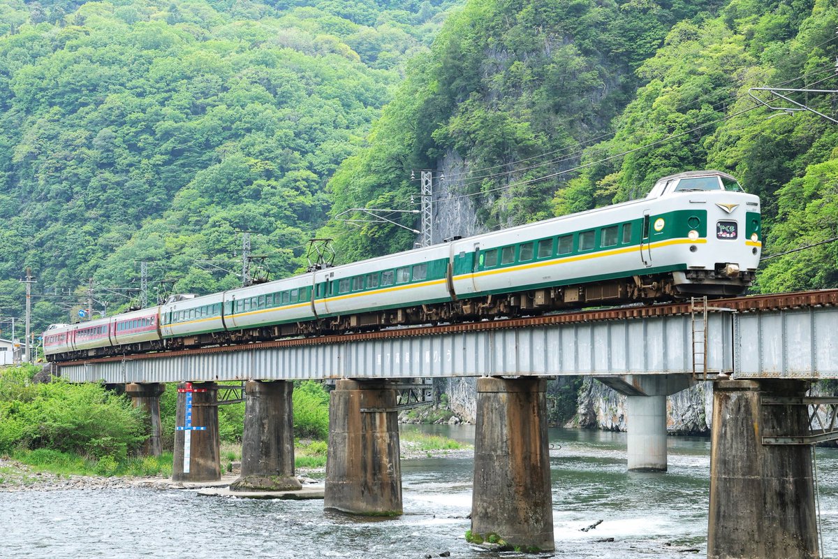 381系特急やくも 出雲市行、緑やくも＋ゆったりやくも色の混色編成 7B。