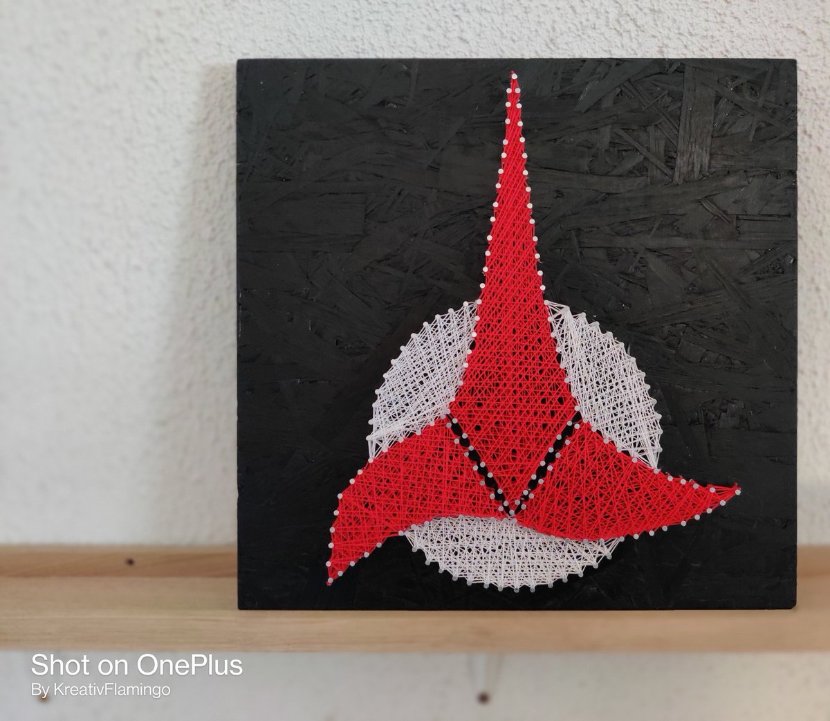 Star Trek Klingonen 

Erobere mit diesem StringArt das Herz eines jeden Klingonen-Fans! Präzise gearbeitet, um die Stärke und Ehre der Klingonen zu repräsentieren.

Größe und Preis auf kreativflamingo.de

#kleinekunstklasse