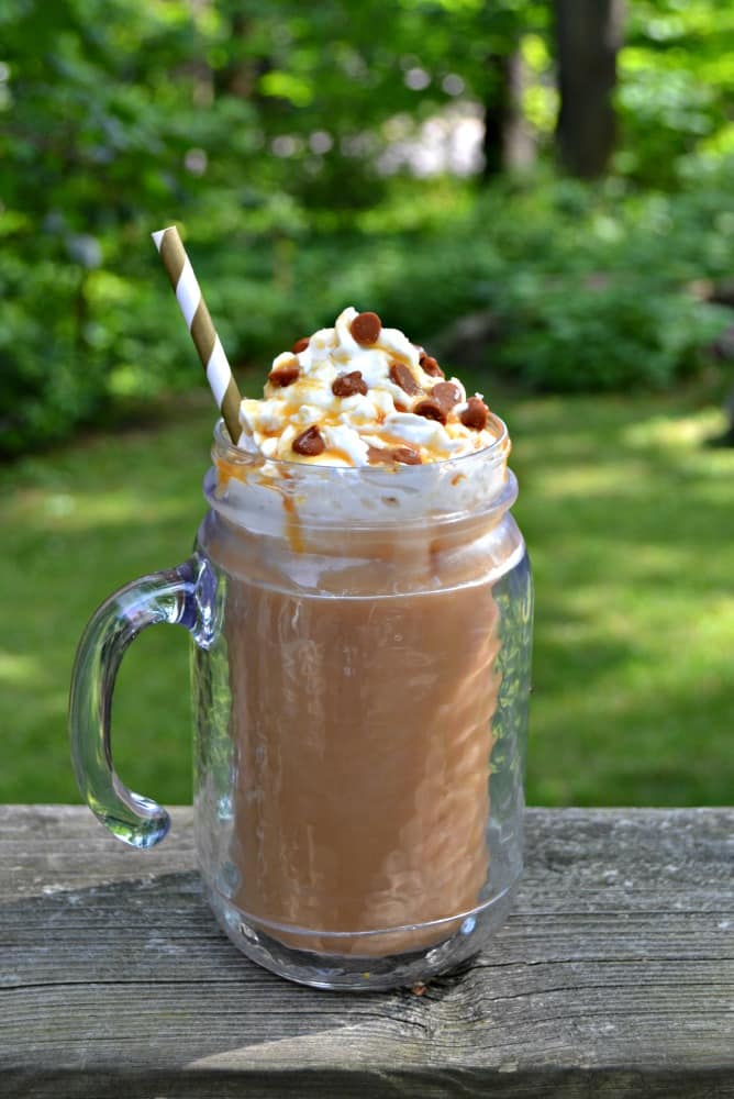 Cool off with a tasty Salted Caramel Iced Coffee topped with whipped cream, caramel sauce, fleur de sel, and cinnamon chips! #coffee #icedcoffee #drinks #caramel hezzi-dsbooksandcooks.com/salted-caramel…