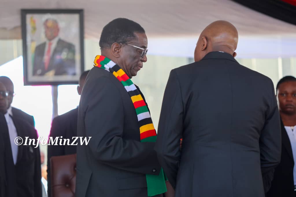 His Excellency President Mnangagwa @edmnangagwa hands over the National Flag in honour of the late heroes, to the bereaved Vezha, Jadagu and Dzimiri families. #BurialofHeroes