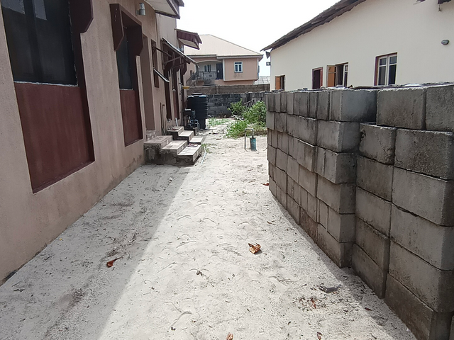 A completed 2 bedroom & 3 bedroom detached bungalow alone in the same compound in a quiet close Eputu Lekki. 
    View more details and pictures:bit.ly/3OdGYDR #happyhousehunting #lagos #lagosstate #business #whatproperty #ibejulekki #lekkilagos #nollywood #houseforsale