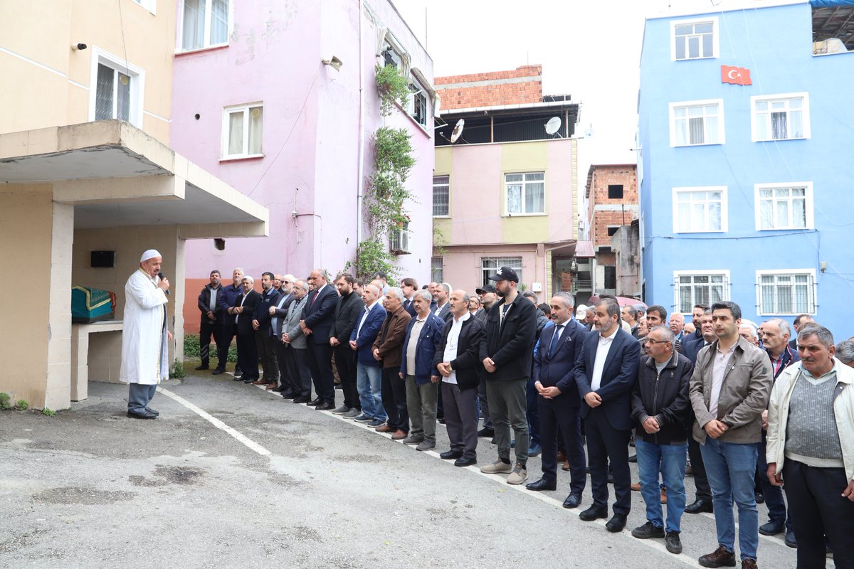 Kurucu İl Yönetim Kurulu Üyemiz Emin Kazım Şen'in annesi Gülhan teyzemizi Hakk'a uğurladık. Allah rahmet eylesin. Mekanı Cennet olsun. Ailesine ve yakınlarına başsağlığı ve sabır diliyorum.