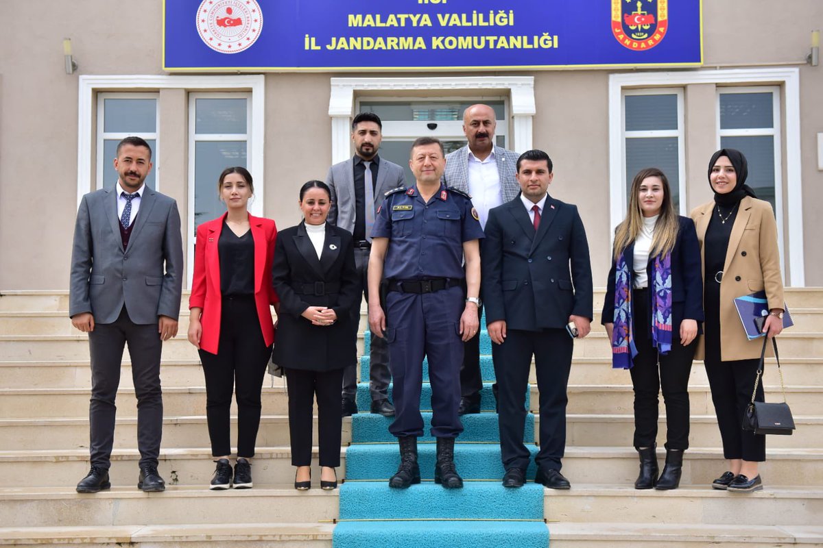 Gençlik ve Eğitim Derneği Genel Başkanı Ahmet Bayduz ve Yönetim Kurulu Üyeleriyle birlikte Malatya İl Jandarma Komutanımız Ercan Altın’ ı ziyaret ettik.Rabbim tüm kolluk kuvvetlerimize güç kuvvet versin, eksikliklerini göstermesin. @AliYerlikaya @ErcanAltin_1 @ABayduz44