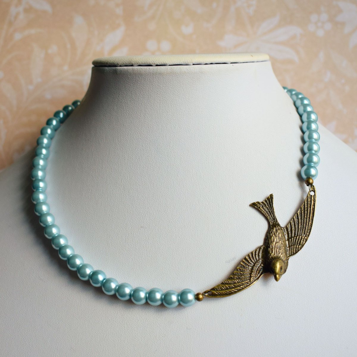 If you love vintage style jewellery then this swallow necklace could be just the thing!

#necklace #vintagestyle #folksyseller #handmadegift 

folksy.com/items/8303787-…