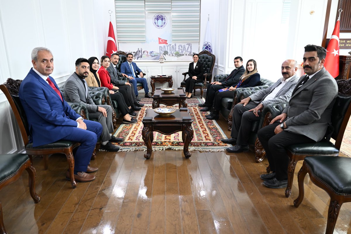 📍Battalgazi, Malatya AK Parti İlçe Belediye Başkanı seçilen Bayram Taşkın’ a yeni görevi hasebiyle hayırlı olsun ziyaretinde bulunduk. Turizm bakımından zenginliğe sahip ilçemiz ile ilgili sohbet ettik. Belediye Başkanımıza hizmet yolunda kolaylıklar diliyorum. @AliYerlikaya…