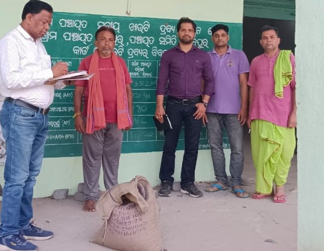 Subarnapur district Food Civil Supplies officials supervised the ration distribution to beneficiaries across various Fair Price Shops (FPSs). #Odisha