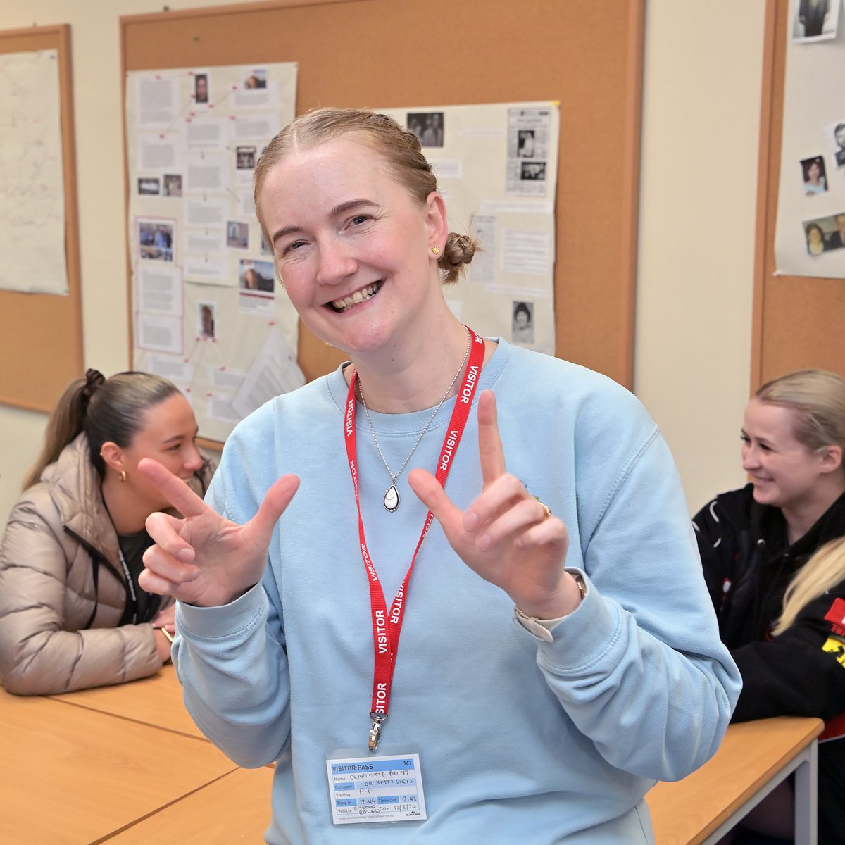 It's a sign!👍 Learn how #BoltonUni🎓#Paramedic students have been learning sign language to help break down barriers: bit.ly/4aRf2R5 #WeBelieveInYou🐝#BoltonHealth💙#Bolton