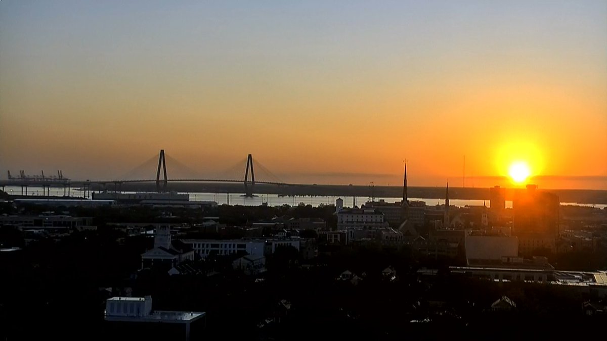 Beautiful sunrise over Charleston to get the new week started!