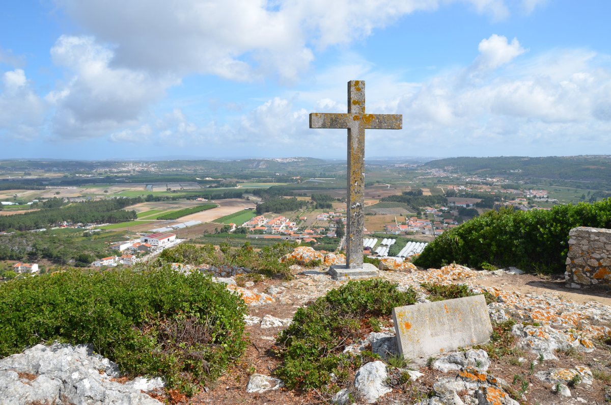 Sabia que o Geoparque Oeste engloba 6 municípios?

Bombarral, Cadaval, Caldas da Rainha, Lourinhã, Peniche e Torres Vedras, numa área total de 1154 km2.

Dos 72 km de costa atlântica presentes neste território, cerca 15 km correspondem a praias de areia.
#geoparqueoeste