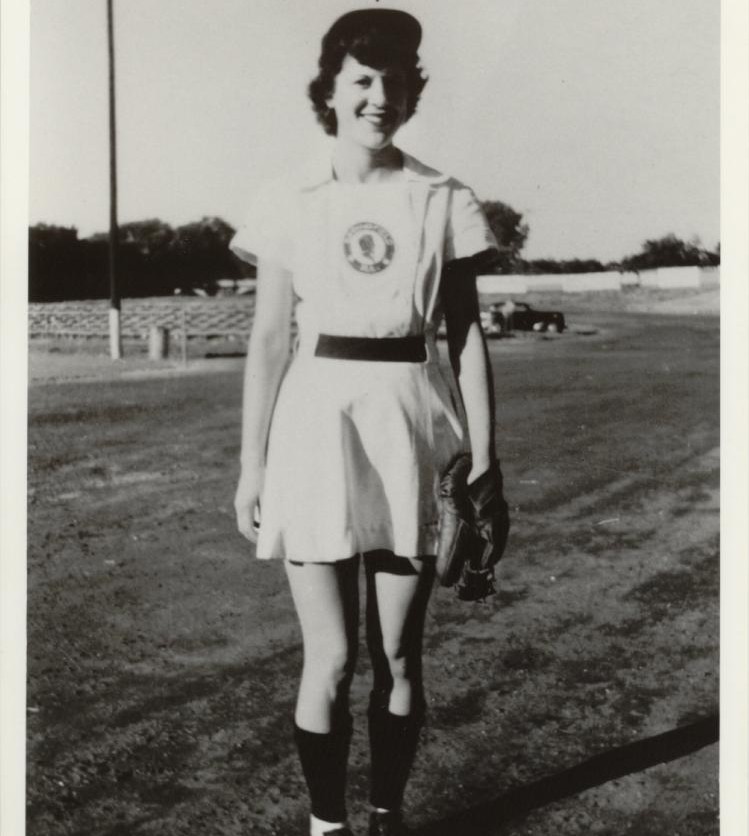 Former @AAGPBL outfielder Daisy Junor (Regina, Sask.) passed away on this date in 2012 at the age of 92. She played three of her four @AAGPBL seasons with the South Bend Blue Sox. @CDNBaseballHOF