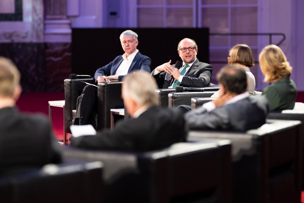 a_schallenberg's tweet image. Humanity at the crossroads: Autonomous weapons systems will soon fill the world’s battlefields. We have to take action &amp;amp; agree on int‘l rules to ensure that decisions over life or death are never taken by machines!

➡️ Kicking off #AWS2024Vienna with 900+ guests from 142 states