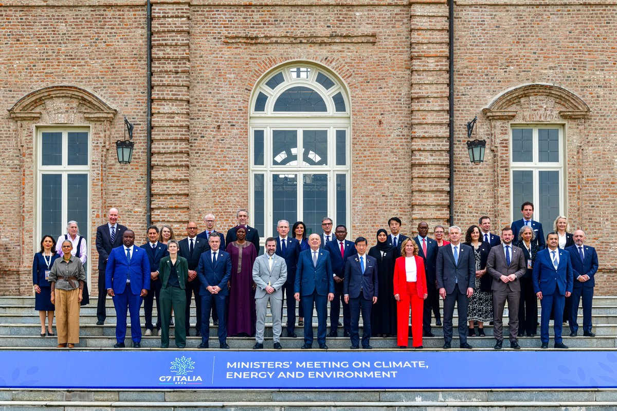 Family photo of the #G7 ministers of Climate, Energy and Environment with guest countries and international organizations at Palace of Venaria. #G7Italy