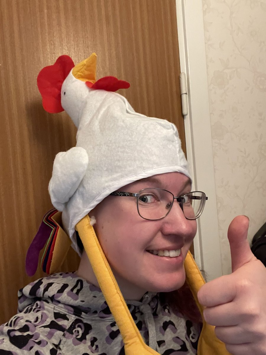 Finally found my Böleoutfit! Got this hat for free at work 🥳🐔 
(Don’t worry, I won’t wear it for the whole gig!)