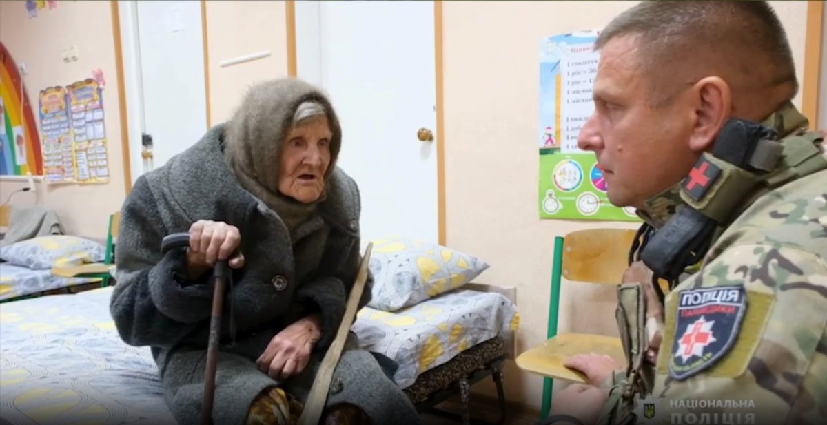 98-year-old Lidiia walks 10 km through the war zone to escape Russian-occupied Ocheretyne. 'I survived that war and I am surviving this war. I am left with nothing. But I came out on my own feet, with my Ukraine,' the woman says. The house that the resident of Ocheretyne built…