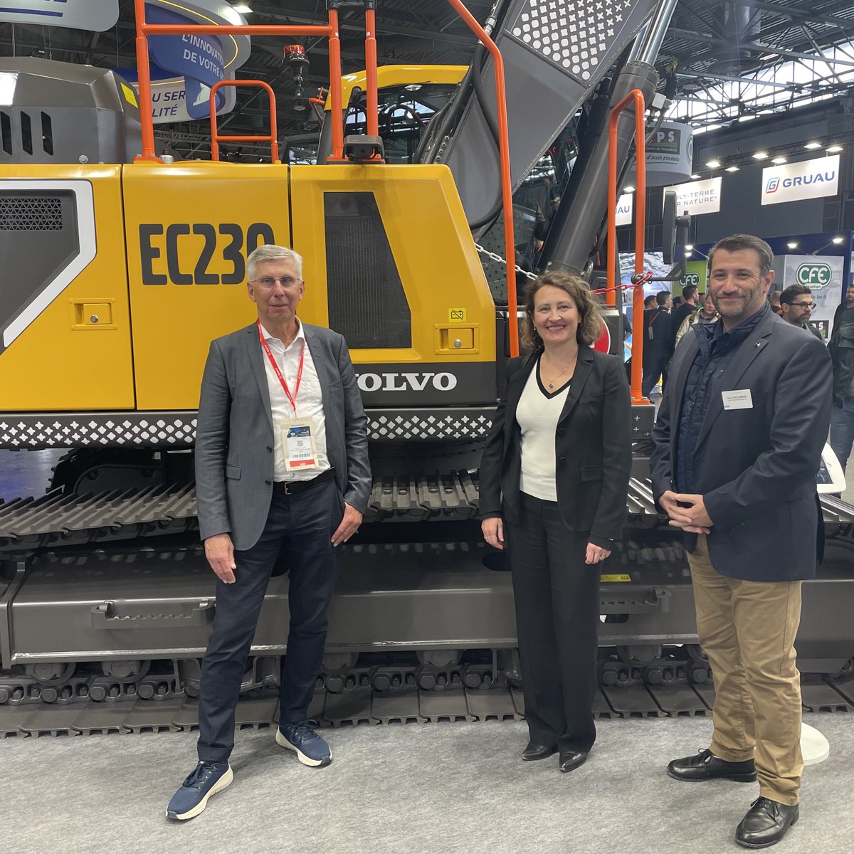 Exciting news from @intermatparis! We had the pleasure of hosting Marta Cebollero Arguis of the @EU_Commission, as guest to @CECE_Europe at the #VolvoCE booth. Displaying our line-up of #electricmachines, we showed how we help to meet the goals of the #ParisAgreement.
#Emobility