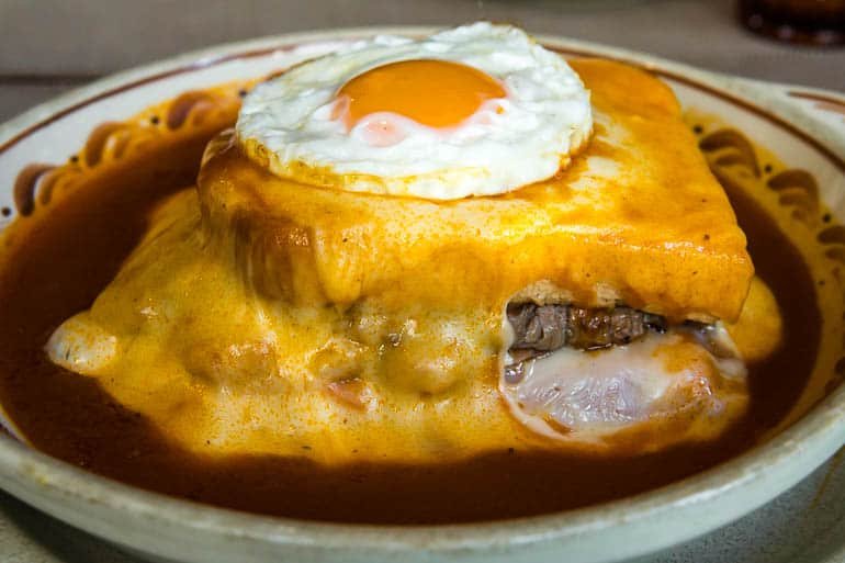 #foodies #traditionalfood #Francesinha #Porto #Portugal 🇵🇹🥪😋 Francesinha, a sandwich that will welcome you to Porto ➡️ bit.ly/3y7U289 - Despite ancient gastronomic traditions in Porto, Francesinha is a relatively new dish created in the 1950s. Via @foodnroad