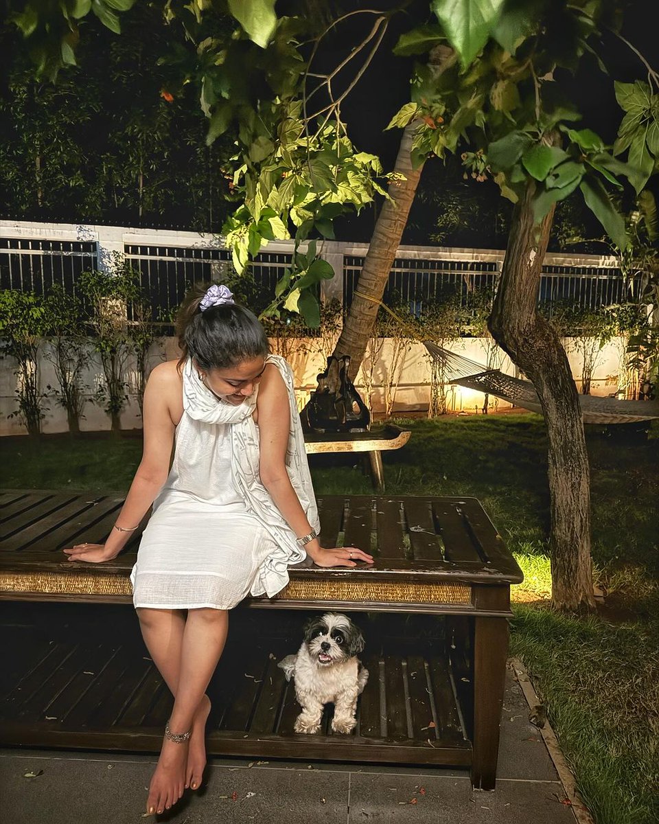 @KeerthyOfficial  and her pet dog share the cutest moments together!  😘🤗

Her smile and adorable poses capture their love. 🥰

#KeerthySuresh #Keerthy #PetLove #Ragalahari