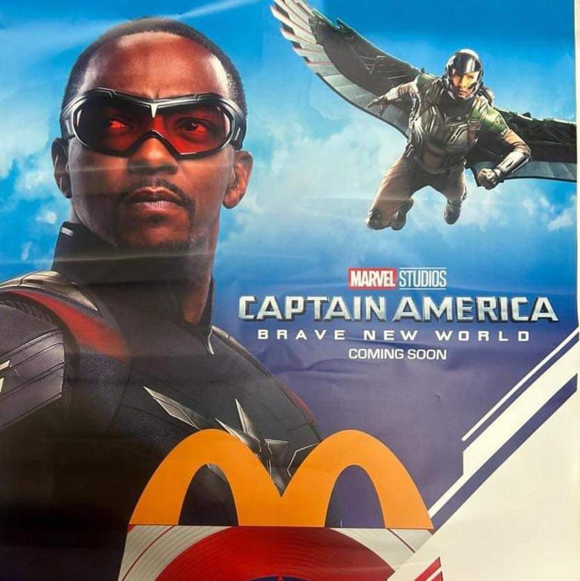 El Dato! A través de la publicidad #McDonalds, #CajitaFeliz tenemos el primer vistazo oficial de #DannyRamirez como #JoaquinTorres, mejor conocido como el nuevo #Falcon en #CaptainAmericaBraveNewWorld #AnthonyMackie 2025.