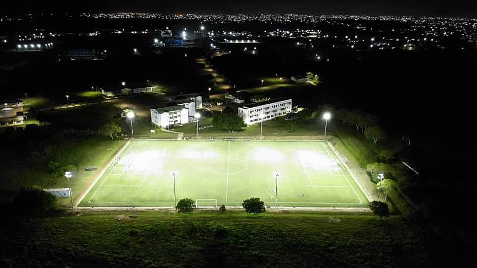 🤝 El programa Forward de la FIFA ayuda al desarrollo futbolístico en Ghana 🇬🇭 🏟️ La federación local encendió el primer juego de focos ultramodernos instalados en su Centro de Excelencia 🗣️ 'Estos avances nos llevan al nivel de excelencia deseado' 👇 fifa.fans/44AWvGp