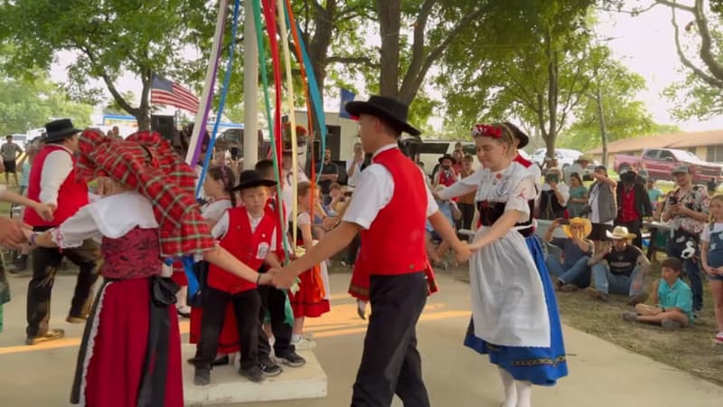 'Castroville, le bijou texan d'origine alsacienne! Une fusion culturelle unique à découvrir. #Castroville #TexanoAlsaciens #PatrimoineCulturel'