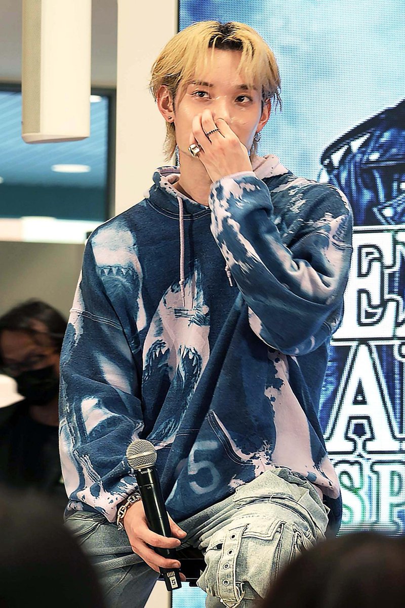 240427
EXILE AKIRA SPECIAL TALK SHOW & PSYCHIC FEVER from EXILE TRIBE
in Taichung Lalaport

-𝐑𝐄𝐍-

@psyfe_official
#REN #廉
#PSYCHICFEVER 
#PSYCHIC_FILE_II
#PCF #サイフィ 
#PCFinTAIWAN