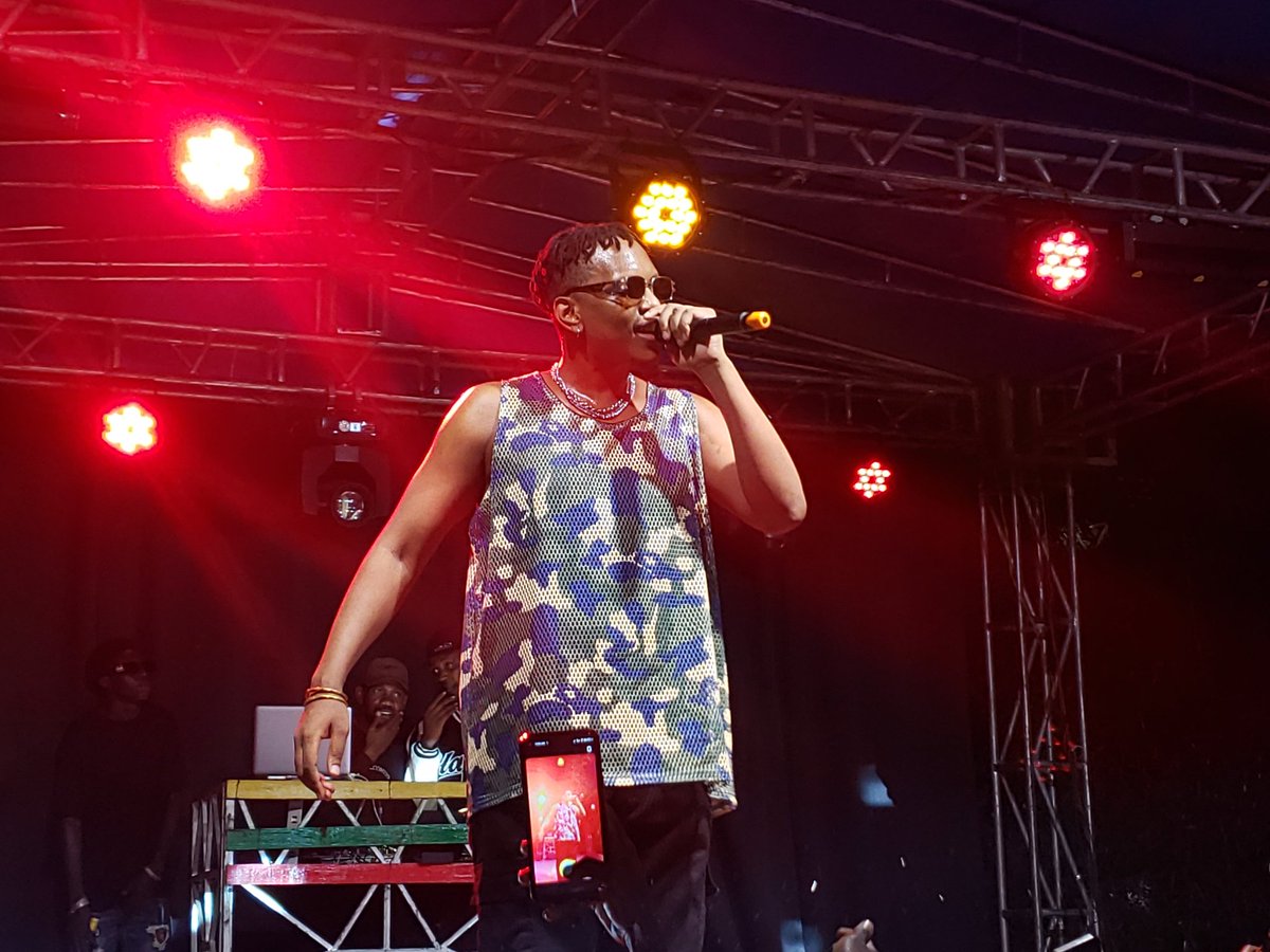 Steezieoetry_'s tweet photo. ARTIST// @AllanToniks
#MeatandGrooveArua
#ShotOnS9
#PhonePhotography https://t.co/ebPmxVUo83