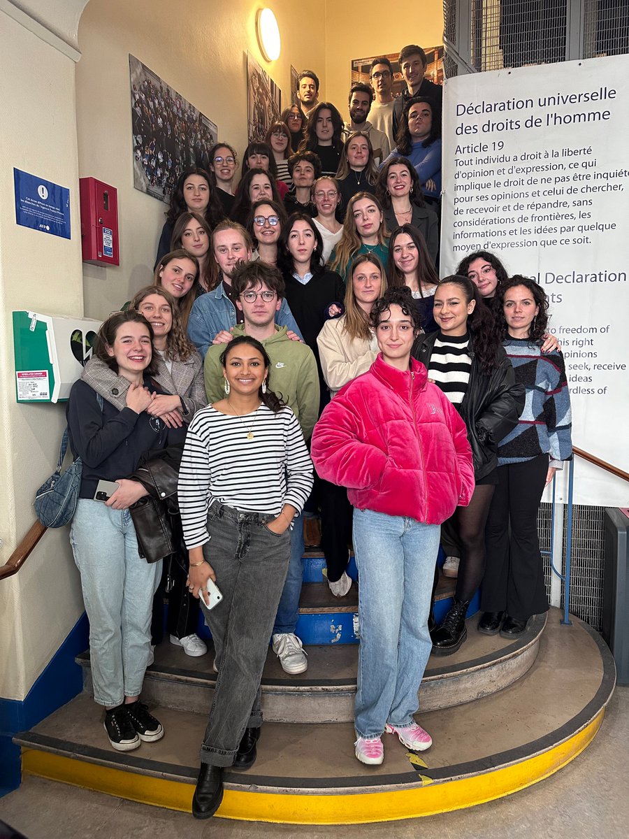 IPJdauphine's tweet image. Vendredi dernier, les étudiantes et étudiants en M2 TP et alternance 1 an ont passé leur dernier jour à IPJ @Paris_Dauphine @psl_univ après 2 années intenses en master journalisme. L'heure est désormais aux stages et aux retours en rédaction.
RDV à la remise des diplômes !🎓