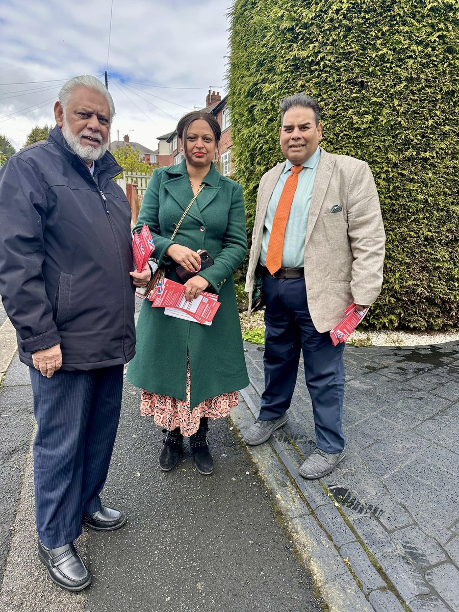 Campaigning with @SarahCoombesWB ,Sohail Iqbal in Rowley and Blackheath and for @SimonFosterPCC and @RichParkerLab. Good response on the doorstep. Together, let's support Labour to win and make our community proud #Elections #CommunityEngagement #VoteLabour🌹