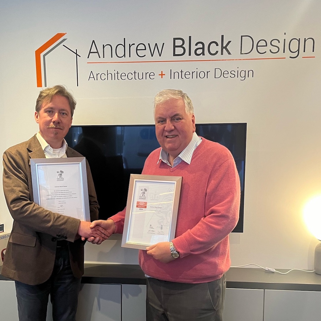 #MondayMotivation: @ABDarchitects has been presented with the #ArmedForcesCovenant and Defence Employer Recognition Scheme Bronze Award: ow.ly/5fM550RqBfM! The company has worked with our Estates team on multiple projects. ✍️🤝👏