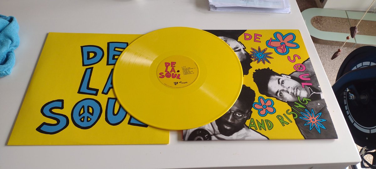 @WeAreDeLaSoul Got this absolute beauty on Friday. One of my favourites of all time. My day off today definitely time for some plug tunin'