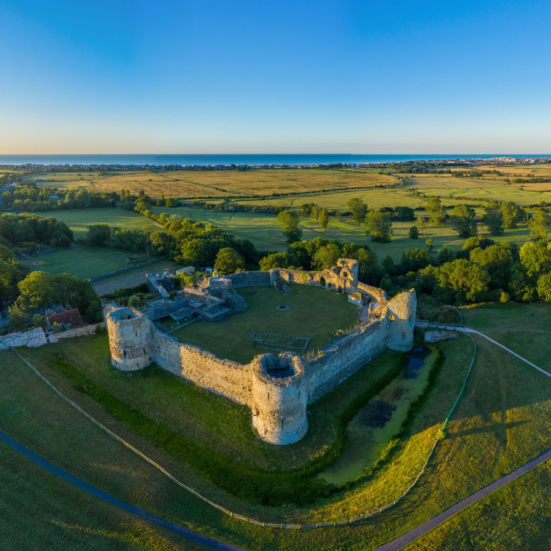 Exploring #southeastengland? Make a stop at one of the many charming #towns & #villages across the region 📌Godshill, @VisitIOW  📌Selbourne, @EastHantsDC  📌Wantage @teamSVBS  📌Pevensey, Explore Wealden c Sam Moore Visual Air #isleofwight #hampshire #oxfordshire #sussex