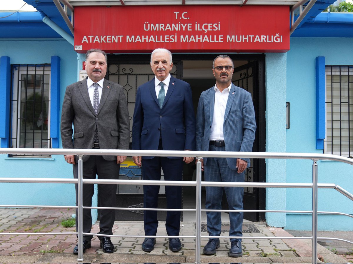 Ümraniye İlçe Millî Eğitim Müdürümüz Mustafa Özen ile birlikte Atakent Mahalle Muhtarı Esat Mahmut Yalçınkaya'ya ziyarette bulunduk. 31 Mart yerel seçimlerindeki başarısından dolayı kendisini tebrik ediyor, çalışmalarında kolaylıklar diliyorum.