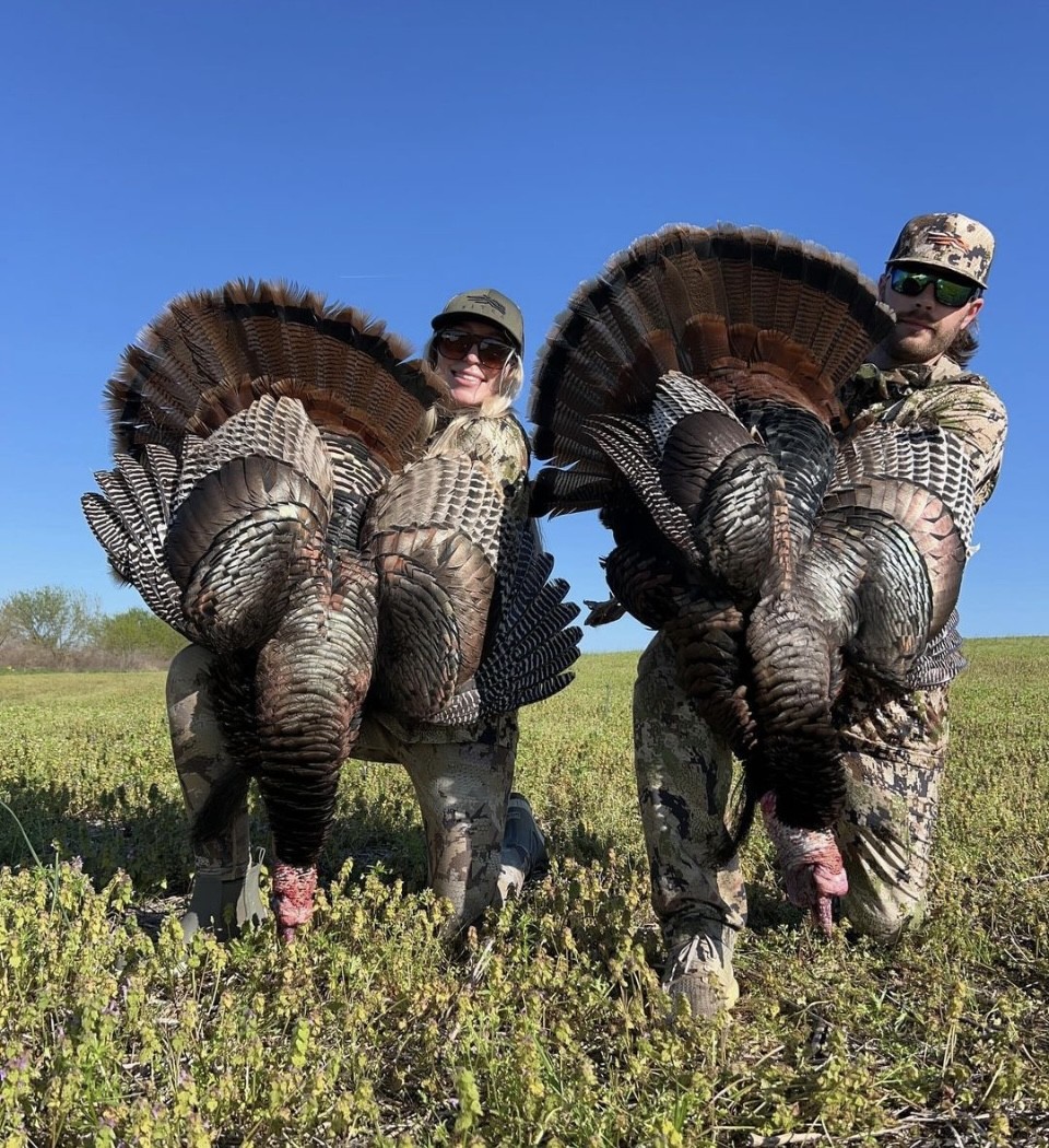 'How we get it done 🦃' - @kaylievanschoyck Do you hunt with your spouse? #ITINOURBLOOD #hunting #outdoors #wildturkey #spouse #turkeyhunting #turkeyhunters