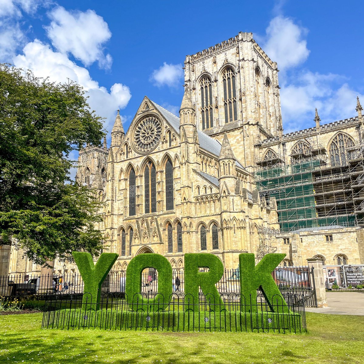 Is it too early to declare the snap of the summer? 📸 From pics to picnics, Minster Gardens is THE place to be right now Don't forget to tag us in your Minster Selfies! #VisitYork