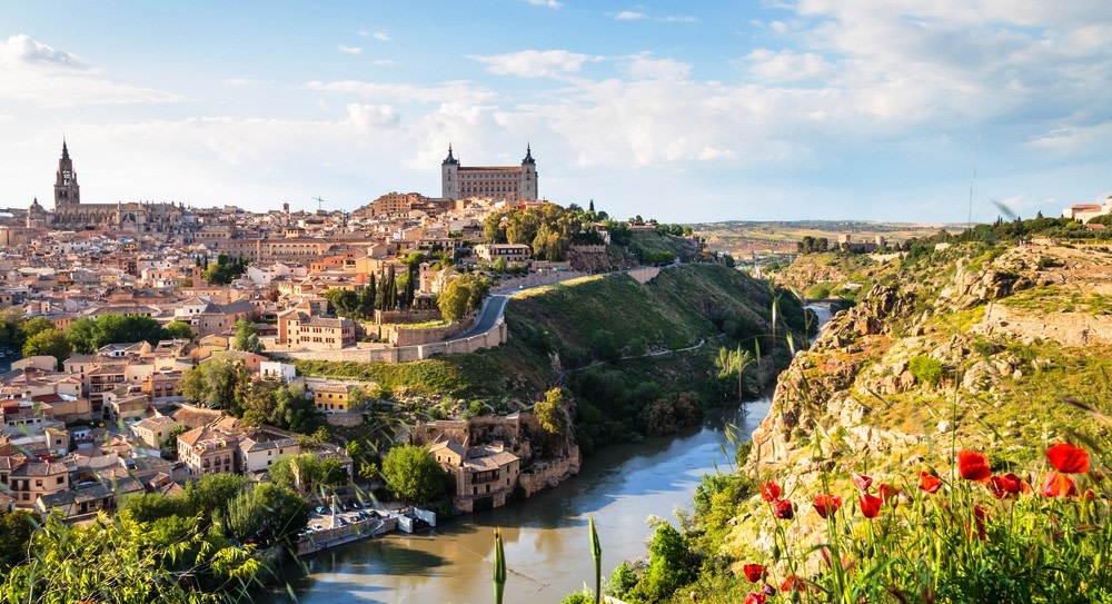 Warst du schon einmal in #Toledo? 😍 Kein Wunder, dass diese Stadt #UNESCO Weltkulturerbe ist. 🙌 Ein Bummel durch die engen Gassen der Altstadt fasziniert. 

tinyurl.com/3c9nuwma 👈

#VisitSpain #SpainUrban #SpainCulturalHeritage @turismoclm @toledoturismo