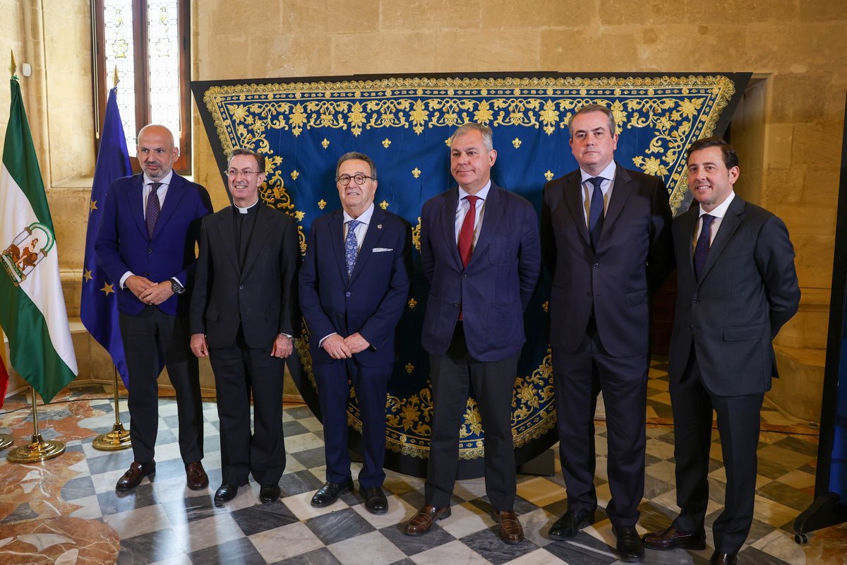 🔵 Hemos acogido en la Casa Consistorial la inauguración de la muestra 'Santa María de la Hiniesta. Patrona y Bienhechora de Sevilla'. Este año, la @HdadHiniesta celebra el 375 aniversario del Voto de Acción de Gracias de la Ciudad de Sevilla a su Virgen. 🗓️ Hasta el 11 de mayo