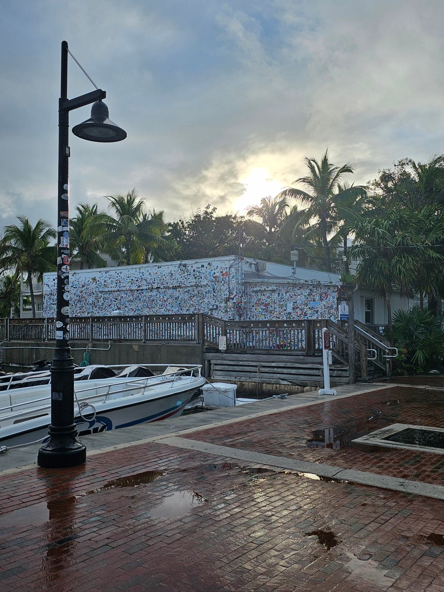 Strolling along the Historic Seaport Harbor Walk in the gentle rain, witnessing the sunrise over Jimmy Buffett's recording studio, Shrimpboat Sound Studio, as the showers pass. 📷📷 Share your serene moments from this tranquil morning walk! 📷📷
#KeyWest #ShrimpboatSoundStudio