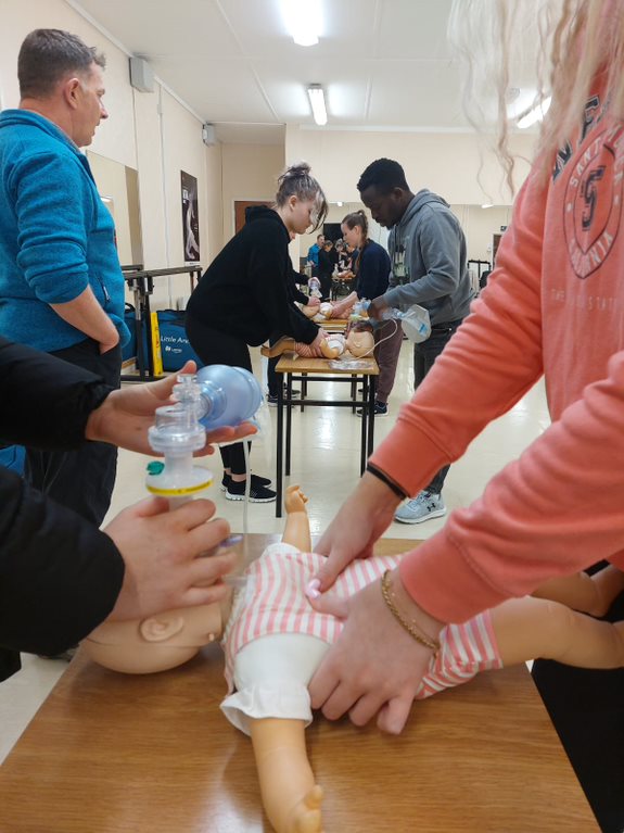 Pictured are BIFE Emergency Care Studies students during their Emergency First Responder and Cardiac First Response Advanced Course recently !
#emergencycare #firstresponders #cardiacfirstresponder #plc #furthereducation #bifecourses