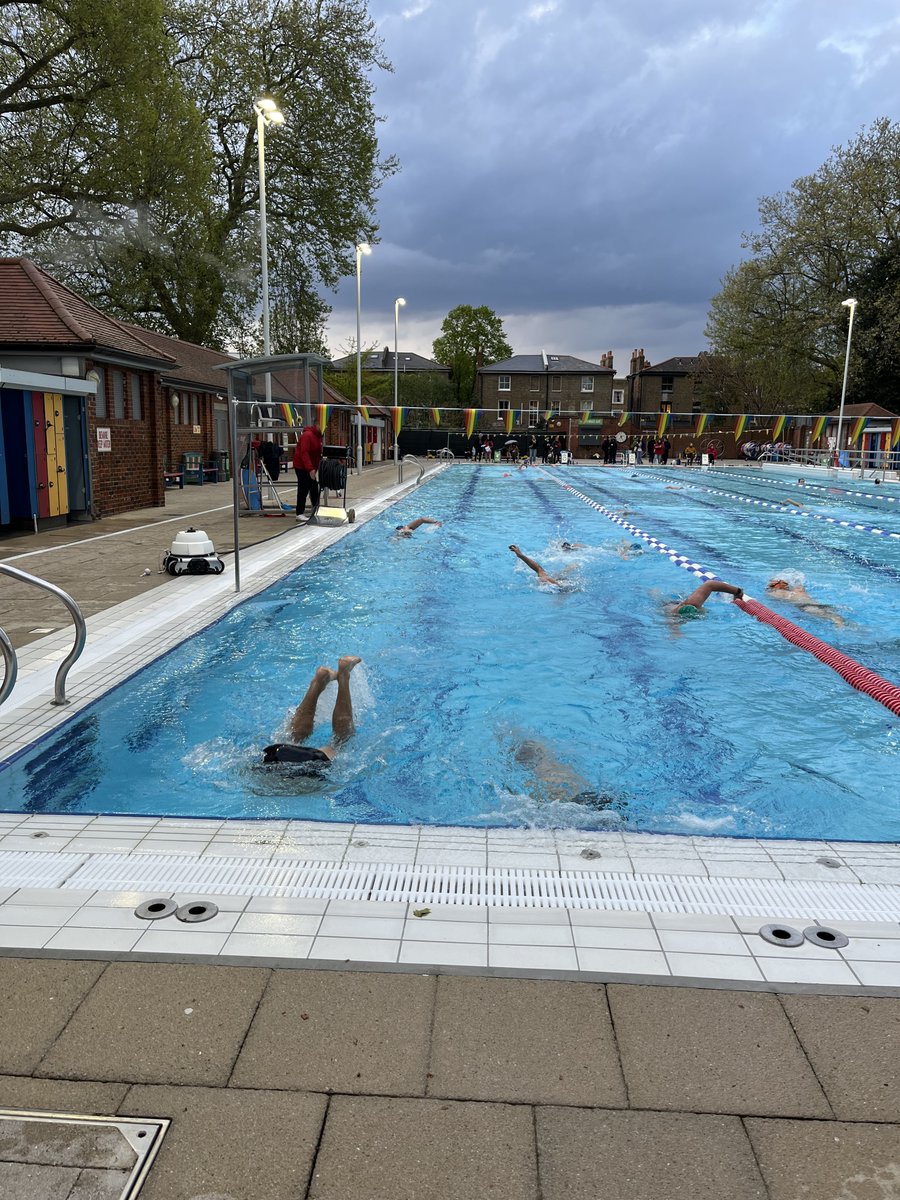 Great way to spend a Sunday evening w/ @swimathon at the London Fields Lido. @swimathon raised >950k for cancer research. 5k in a pool is a bit easier (warmer) than in an ocean + no sharks. Excited for next year!